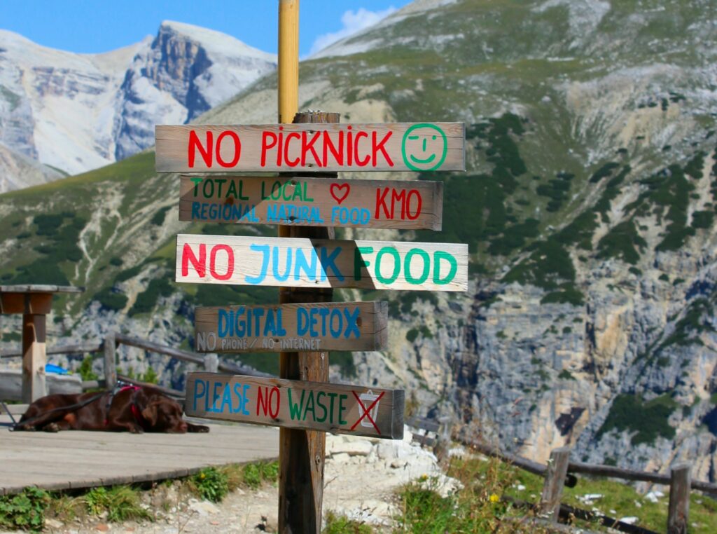In today's hyperconnected world, the use of "digital detox" vacations is increasing.