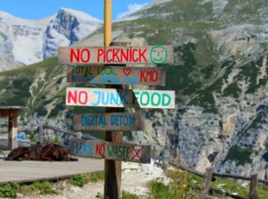 In today's hyperconnected world, the use of "digital detox" vacations is increasing.