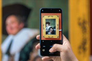 The art market is booming as a result of the growing popularity of digital non-traditional galleries.